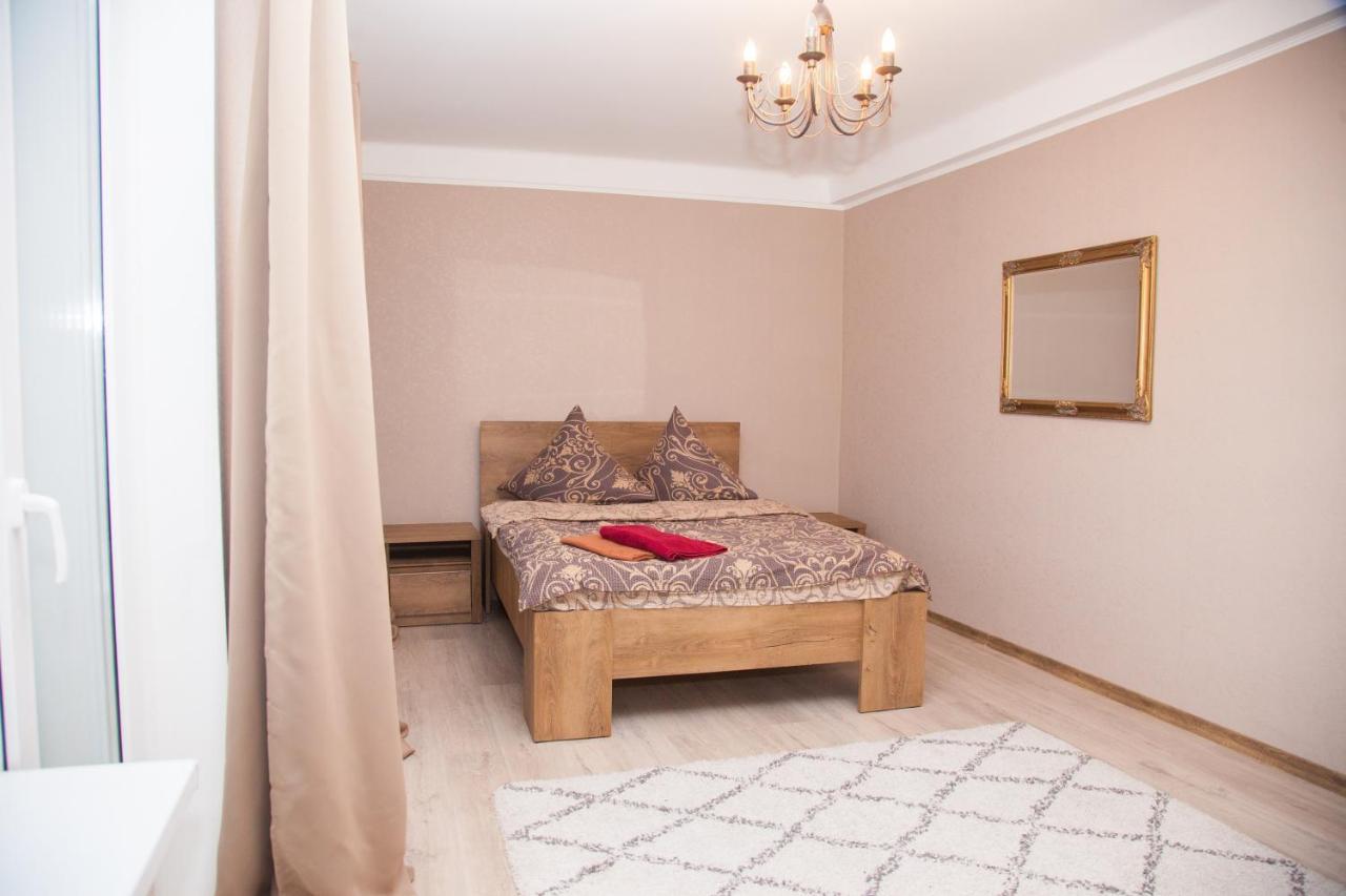 2 Rooms Luxury Apartment On Shkilna 34 Street Zaporizhia 外观 照片